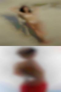 Rubbing women to fuck cocks on the rim.